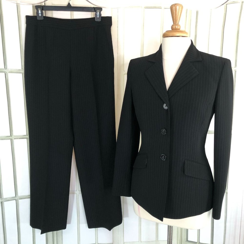 Le Suit Pinstripe Pant Suit Lined Career Size 6 Blue 3-Button Blazer 6B56